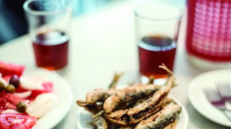 La Plata: Un Viaje Gastronómico de 80 Años en el Corazón de Barcelona