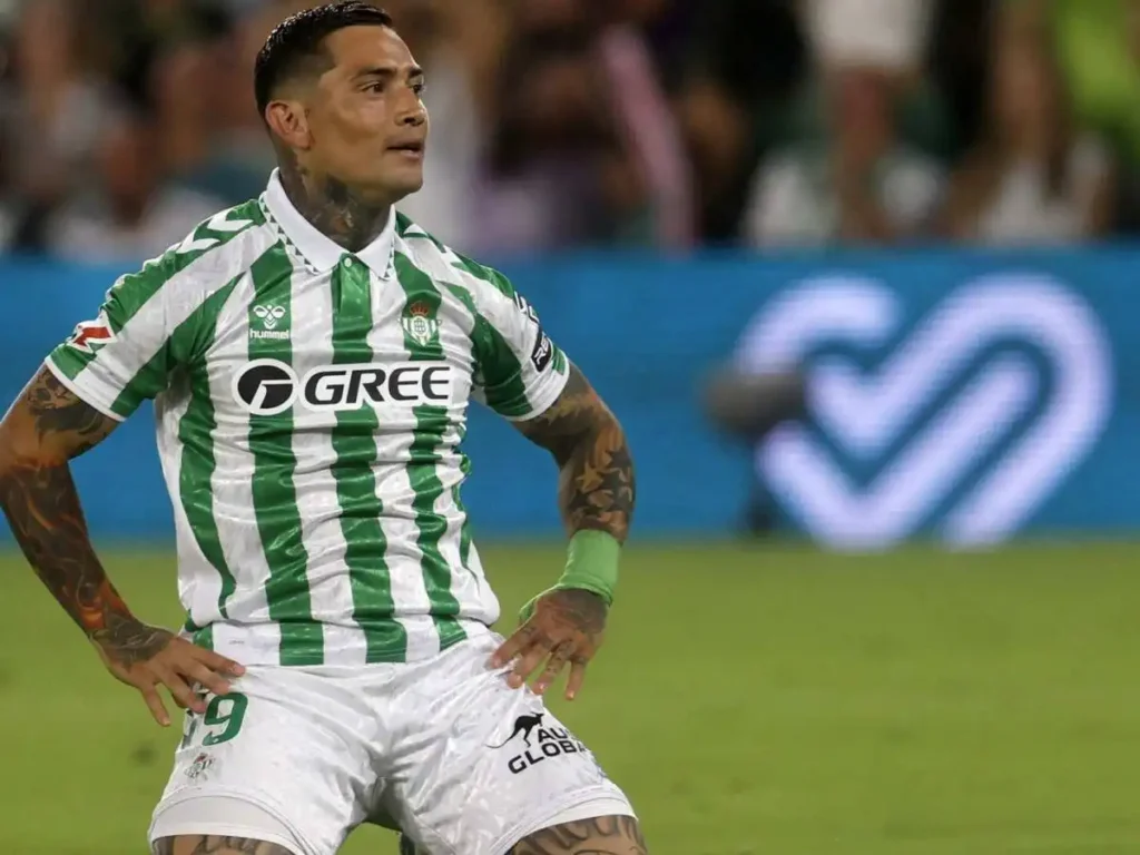 El Futuro de Chimy Ávila en el Real Betis: Un Talento en la Encrucijada