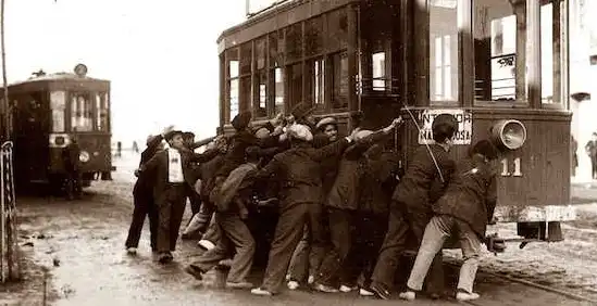 Huelga de Tranvías en Barcelona: Impacto y Reivindicaciones