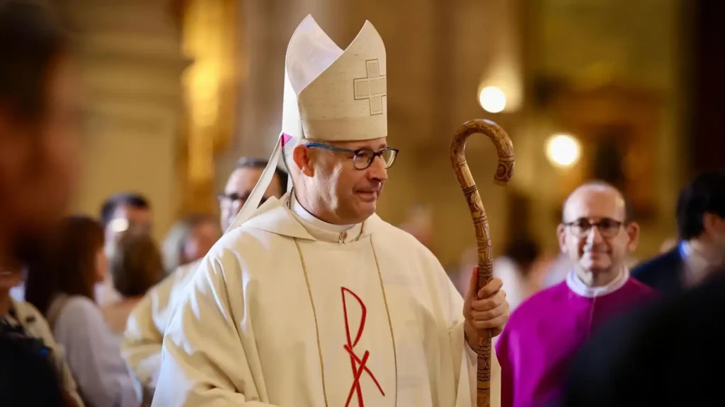 El Obispo de Málaga y su Innovador Estilo Tecnológico