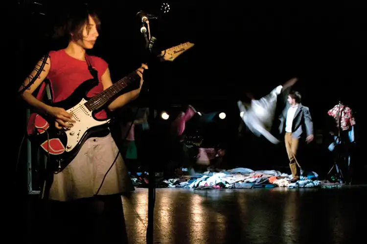 El Espectáculo Político: Entre la Realidad y la Performance