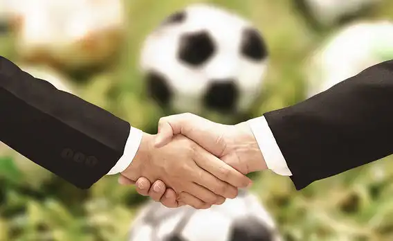 La Controversia de las Cláusulas en las Cesiones de Futbolistas