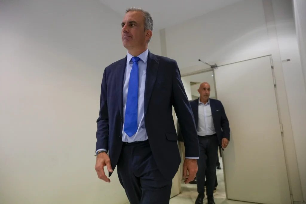 Cambios en la Dirección de Vox: La Salida de Ortega Smith y su Reemplazo