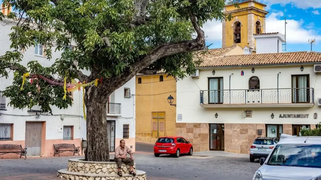 Controversia en Confrides: Condena por Acoso Laboral a Autoridades Locales