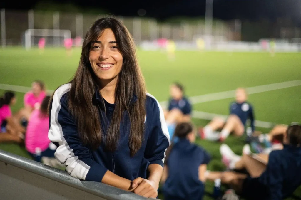 Julia Penella: La Pasión por el Fútbol que Inspira a Nuevas Generaciones