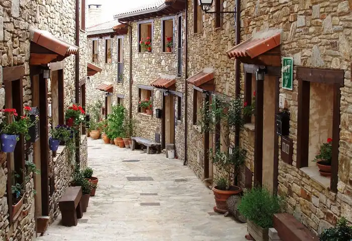 Escapadas Mágicas: Descubre los Encantadores Pueblos Cerca de Madrid
