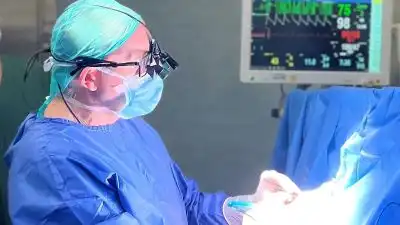 Innovación y Empatía en Neurocirugía: Un Caso Excepcional en Benalmádena