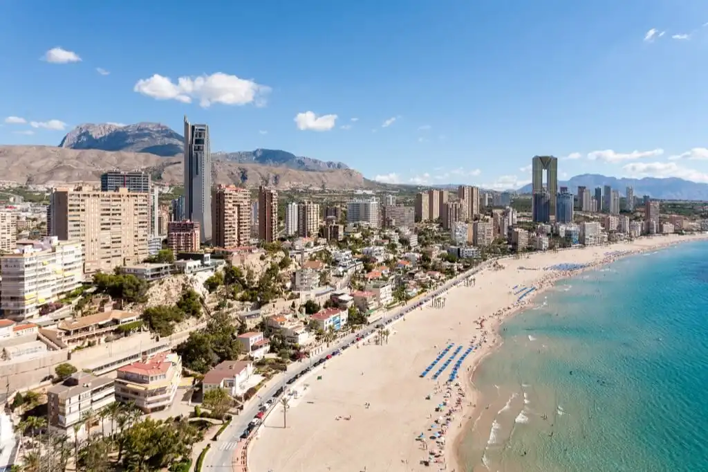 Condiciones Meteorológicas en Benidorm: Un Otoño Cambiante