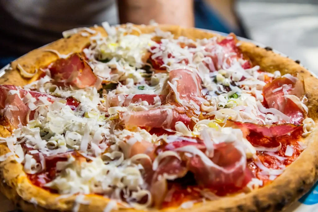 El Arte de la Pizza: Tradición y Pasión en Napolit