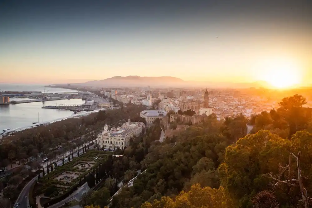 Málaga: Un Día de Otoño Perfecto con Cielos Despejados y Temperaturas Agradables