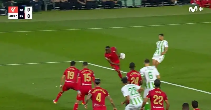 Controversias en el Fútbol: El Penalti que Generó Debate en Sevilla