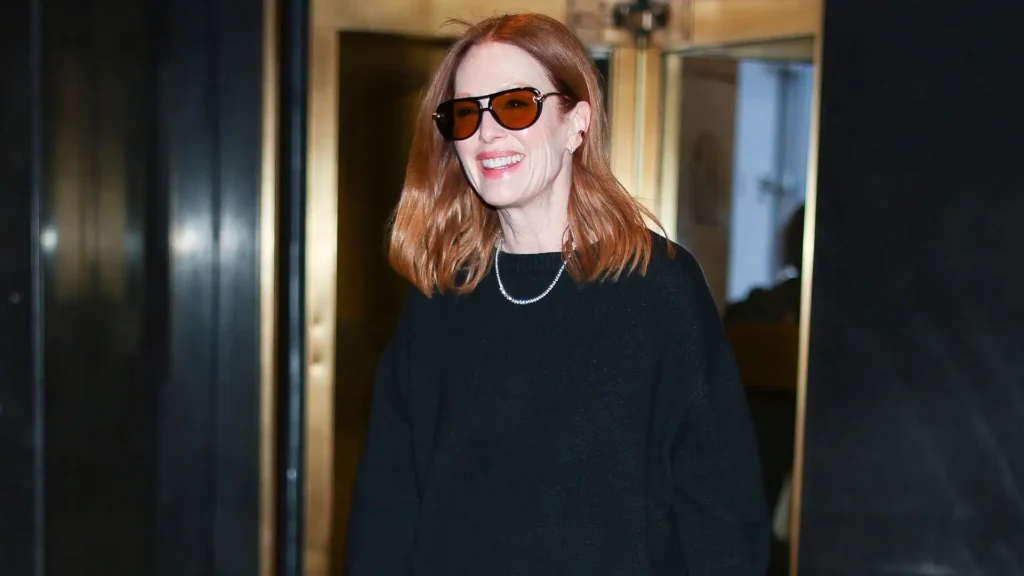Julianne Moore y las Claves de un Estilo Atemporal: Tendencias que Trascienden Edades