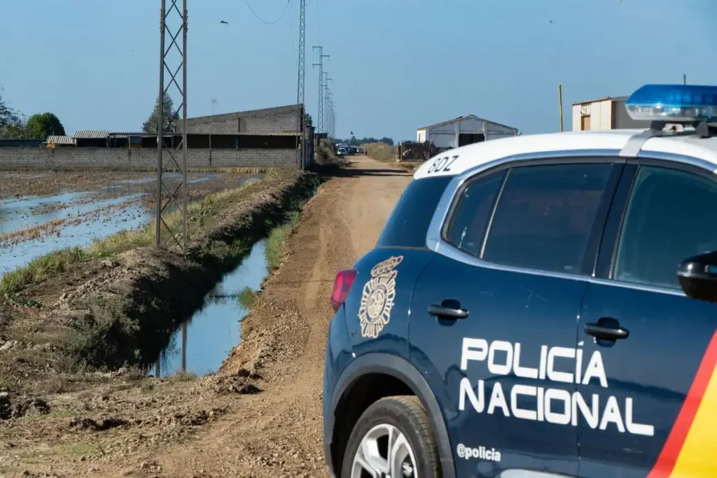 Tiroteo en Isla Mayor: Un Policía Herido Durante Operativo Antidrogas
