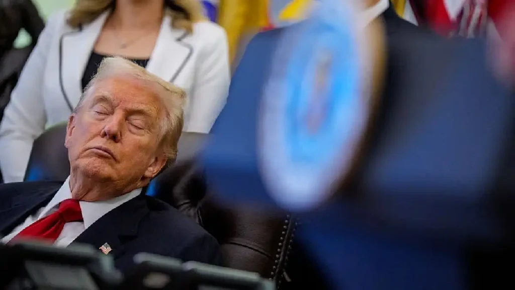 El regreso del ‘Don dormilón’: Trump sorprendido en plena reunión