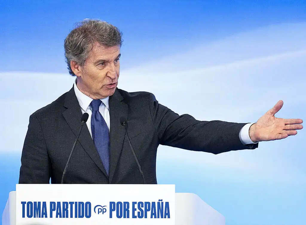 Feijóo y su Estrategia Migratoria: Un Encuentro Inédito en Melilla