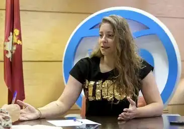 Ester Muñoz y la Influencia de las ‘Trumpettes’ en la Política Española