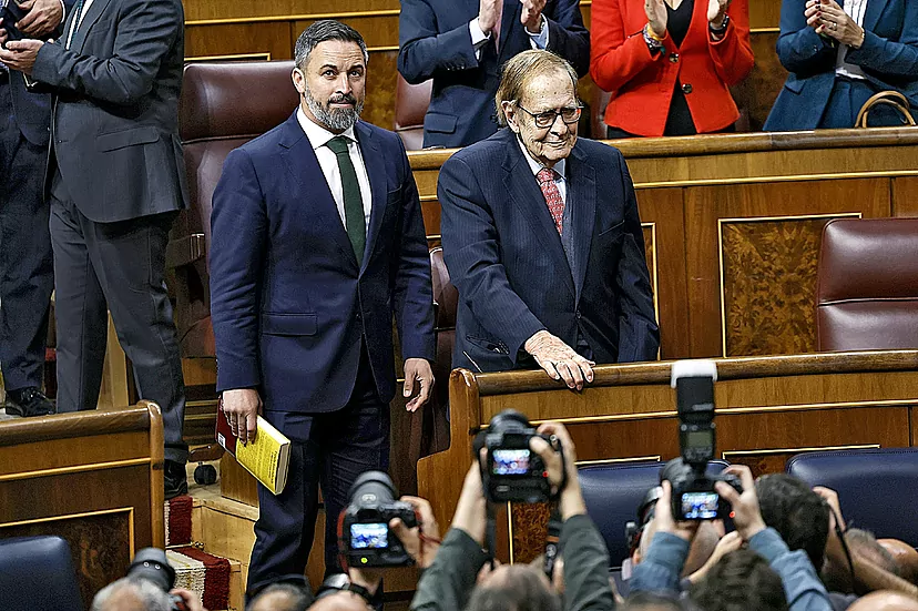 Abascal y la Moción de Censura: Un Llamado a la Acción del PP