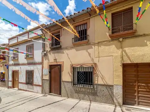 Oportunidades de Vivienda en Baena: Una Casa Asequible en el Mercado