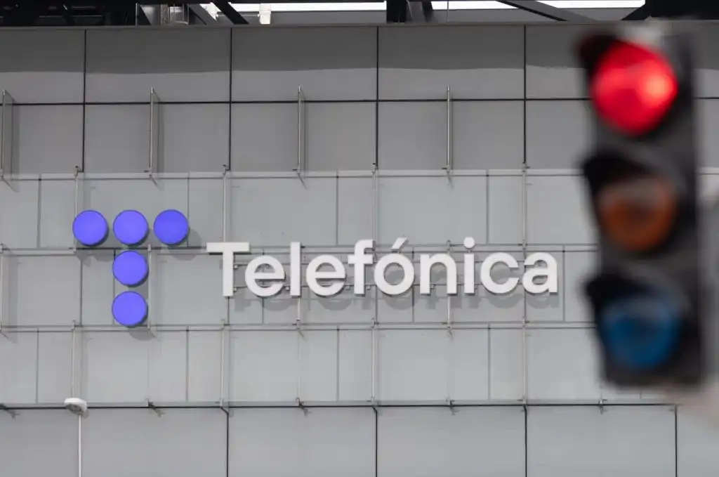 Telefónica Anuncia Reunión con Sindicatos para Discutir Nuevos Ajustes Laborales