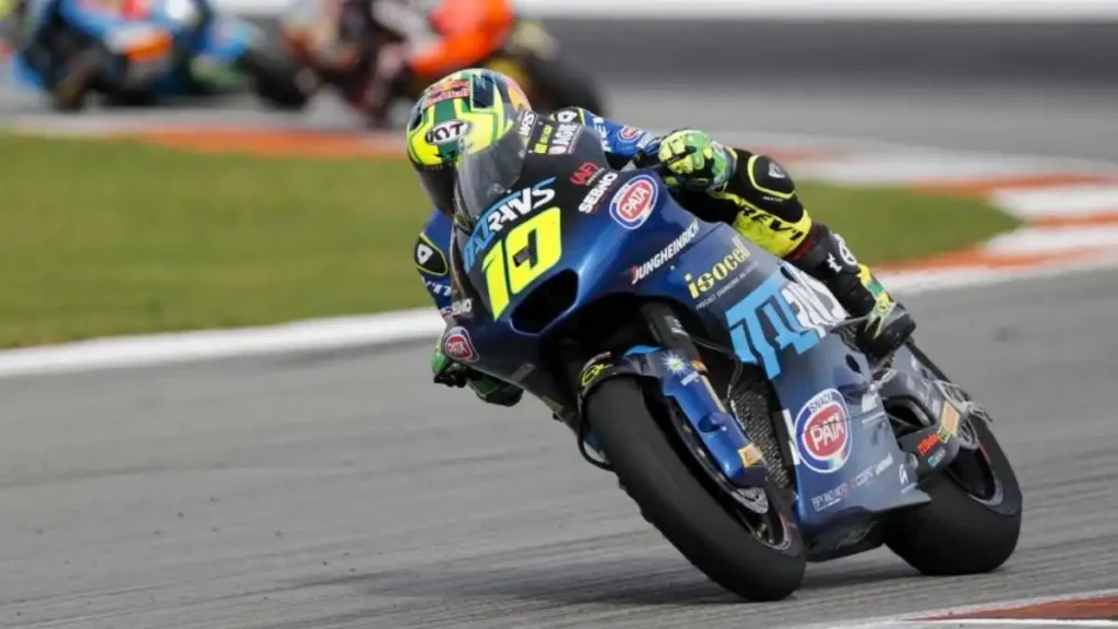 Diogo Moreira hace historia al coronarse campeón de Moto2 en Valencia