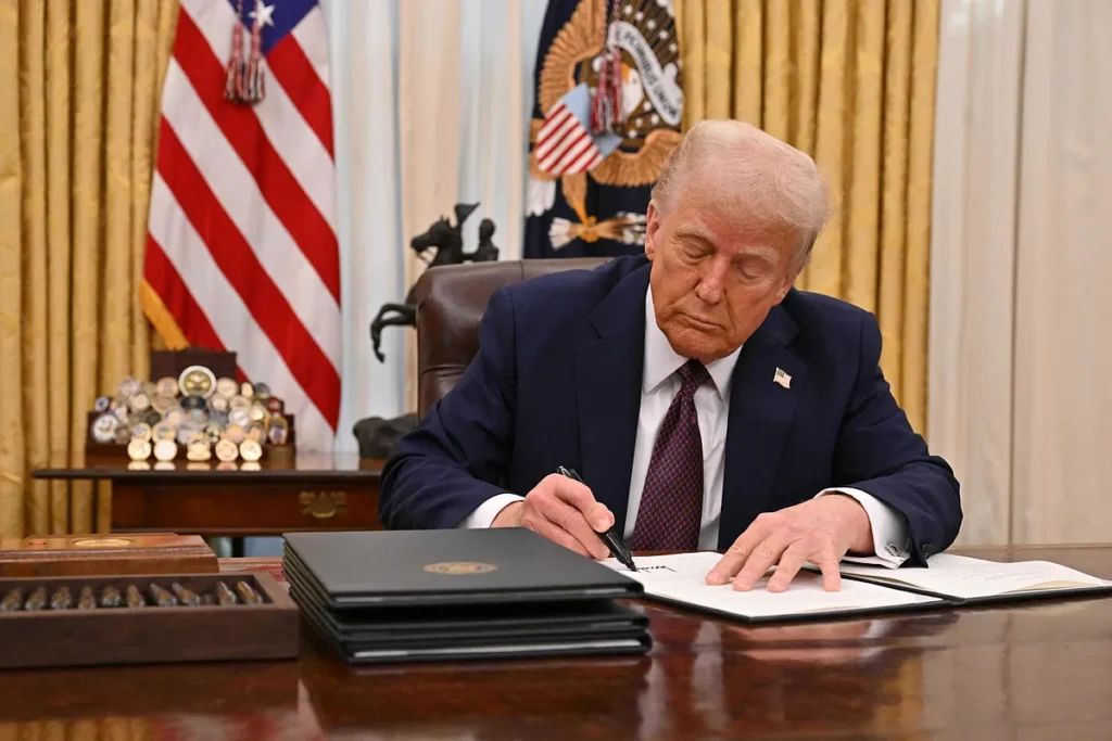 Trump y la Desclasificación de Archivos: Un Giro Inesperado en la Política Estadounidense
