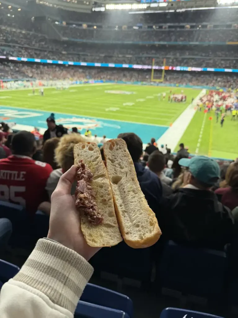 El Bocadillo de Jamón que Causó Revuelo en el Bernabéu durante la NFL