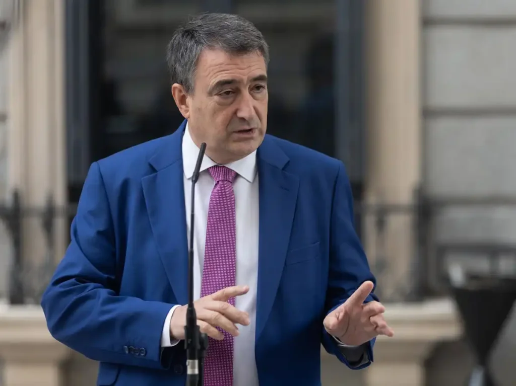 El PNV y la Supuesta Trama de Corrupción: Aclaraciones de Aitor Esteban