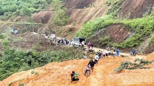 Desastres Naturales en Vietnam: Inundaciones y Deslizamientos de Tierra Causan Estragos