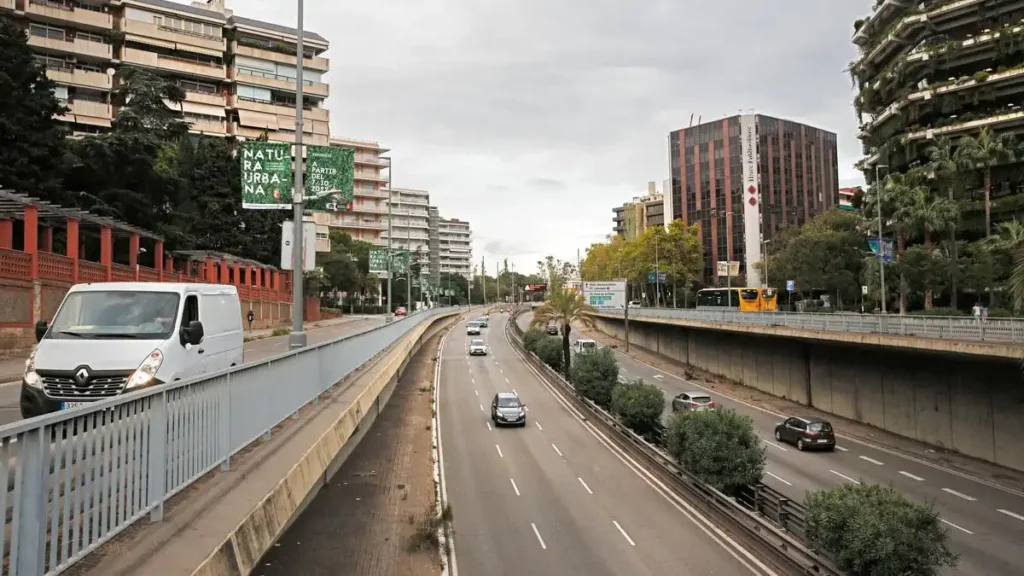 Accidente en la Gran Via de Carles III: Impacto en el Tráfico de Barcelona