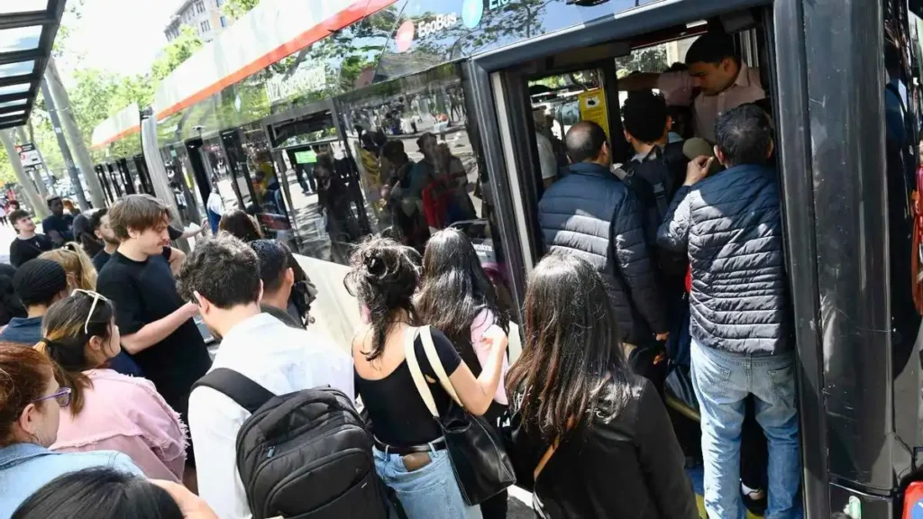 La importancia del civismo en el transporte público de Barcelona