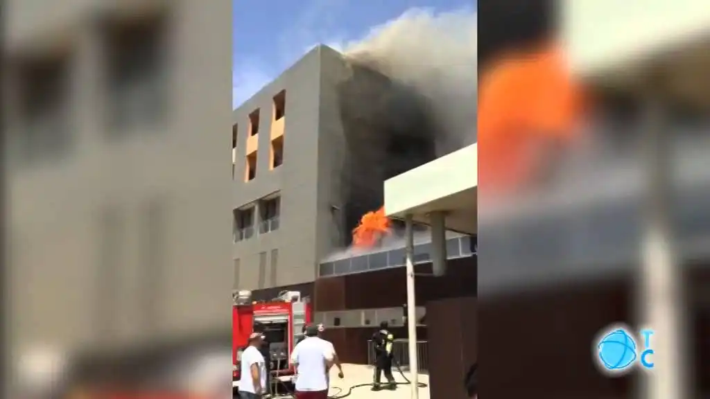 Incendio Devastador en el Hospital Santa Lucía de Cartagena: Evacuaciones y Emergencias