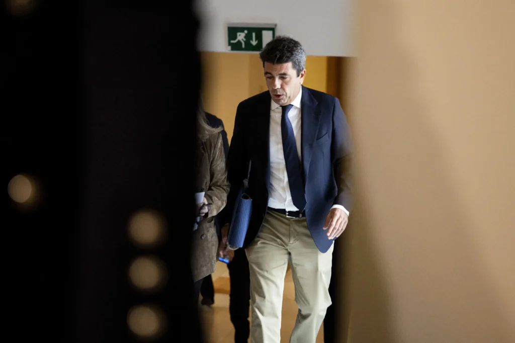 La Ausencia de Mazón en el Debate de Investidura: Un Signo de Tensión Política en la Comunidad Valenciana