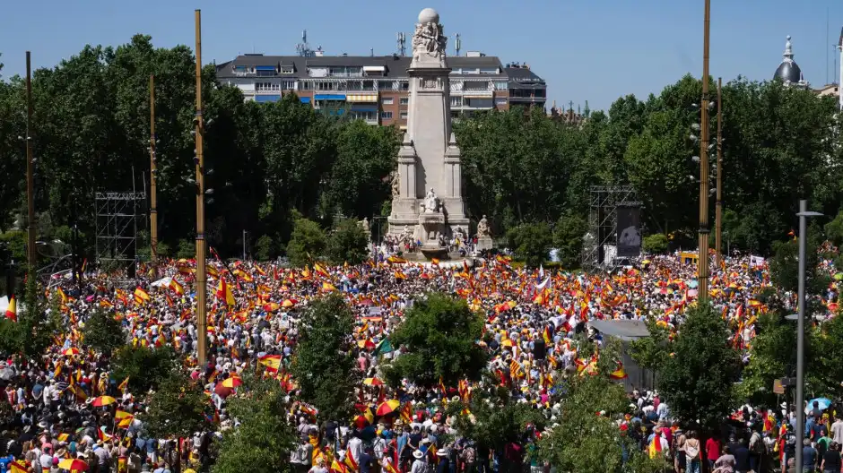 Protestas Masivas en Madrid: Ciudadanos Exigen Elecciones y Fin a la Corrupción