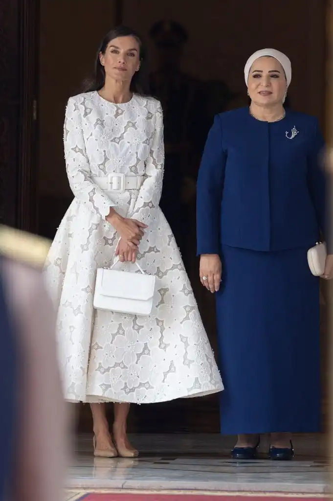 La Reina Letizia y su Pasión por The 2nd Skin Co: Un Viaje de Estilo y Elegancia