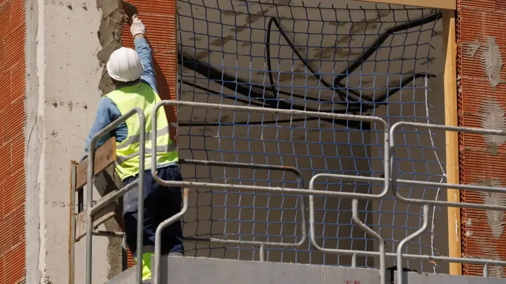 La Escasez de Albañiles en España: Un Desafío para la Construcción y la Vivienda