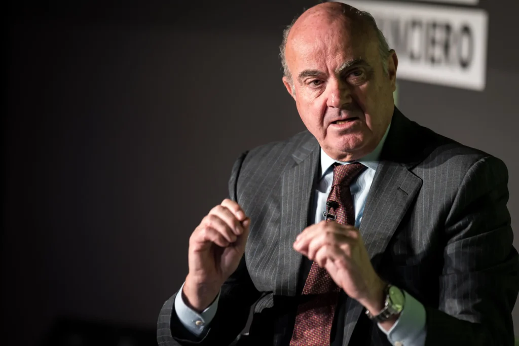 Luis de Guindos: Reflexiones sobre su Futuro y el Papel de los Bancos Centrales