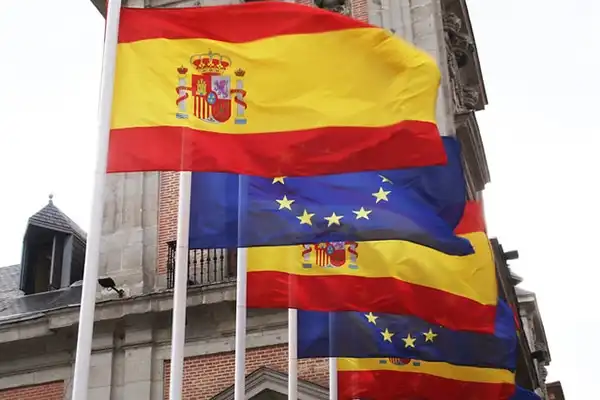 La Influencia de la Política en la Sociedad Española Actual