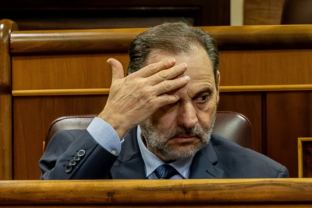 La Controversia de José Luis Ábalos: Vínculos y Denuncias en el Contexto Político Actual