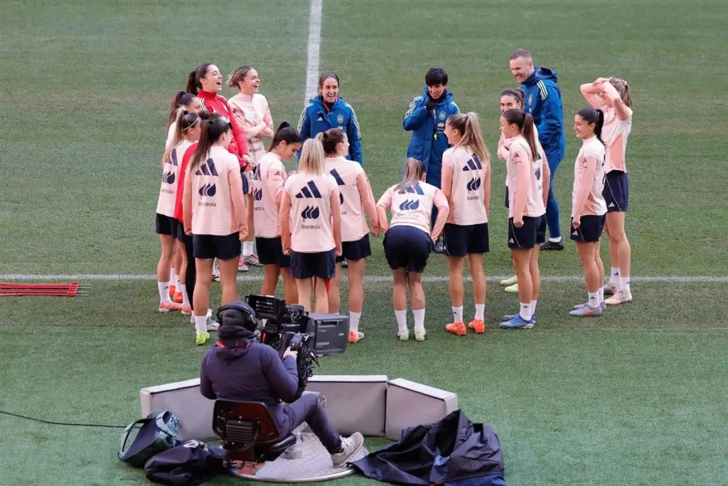 La Selección Española Femenina Busca el Oro en el Metropolitano