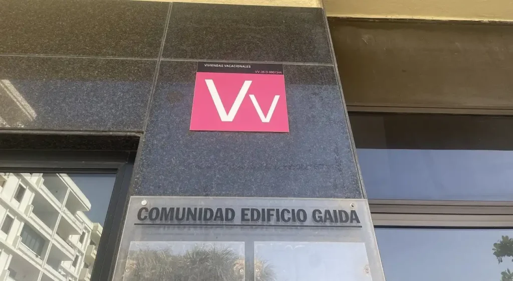 Conflicto por la Regulación del Alquiler Vacacional en Canarias