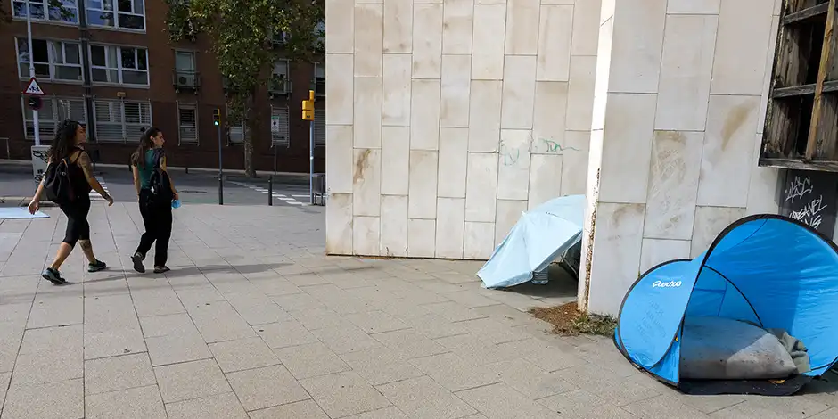 Crisis de Sinhogarismo en Barcelona: Un Llamado a la Acción Urgente