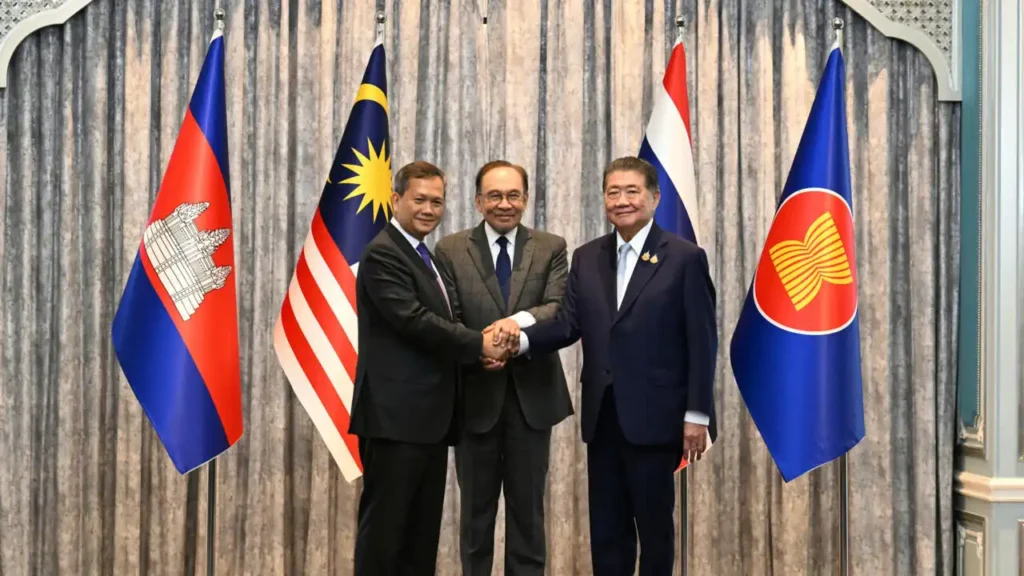 Tensión en la Frontera: Tailandia y Camboya Buscan la Paz Tras Nuevos Enfrentamientos