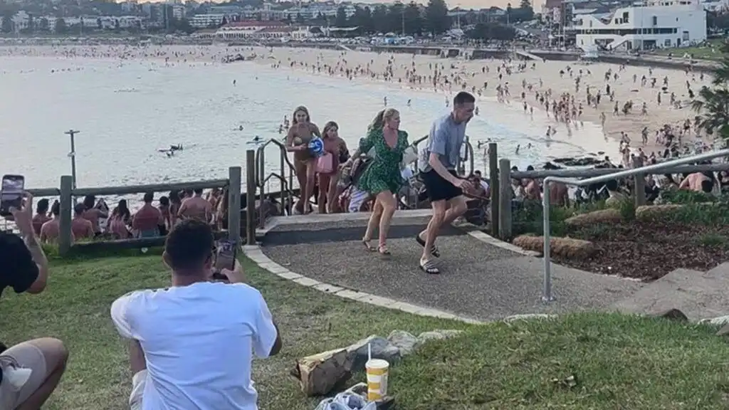 Tragedia en Bondi Beach: Un Tiroteo Deja Decenas de Víctimas
