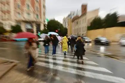 Valencia en Alerta: Impacto de la Borrasca Emilia y Suspensión de Clases