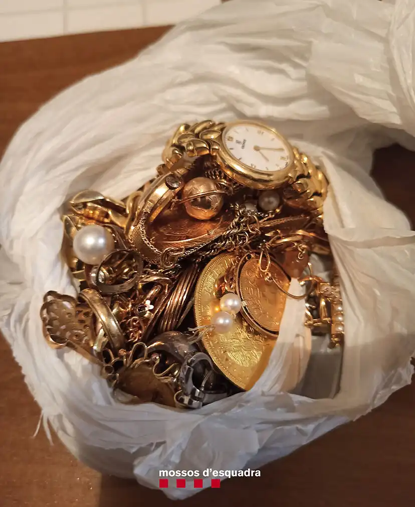 Un Robo Inusual en Barcelona: La Historia de Cuatro Ladrones y una Cadena de Oro