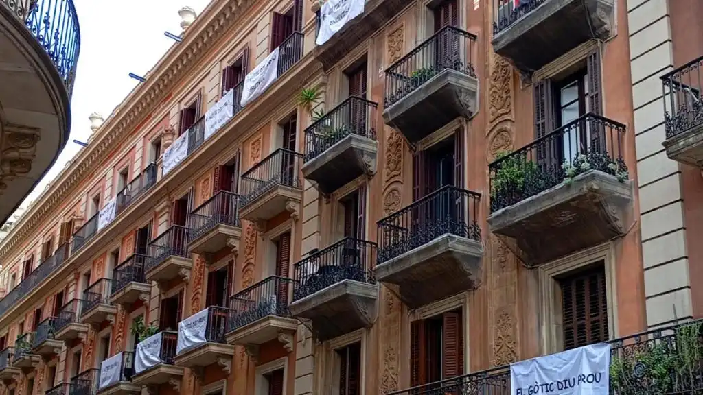 Vecinos del Gòtic se movilizan contra la inseguridad y el incivismo