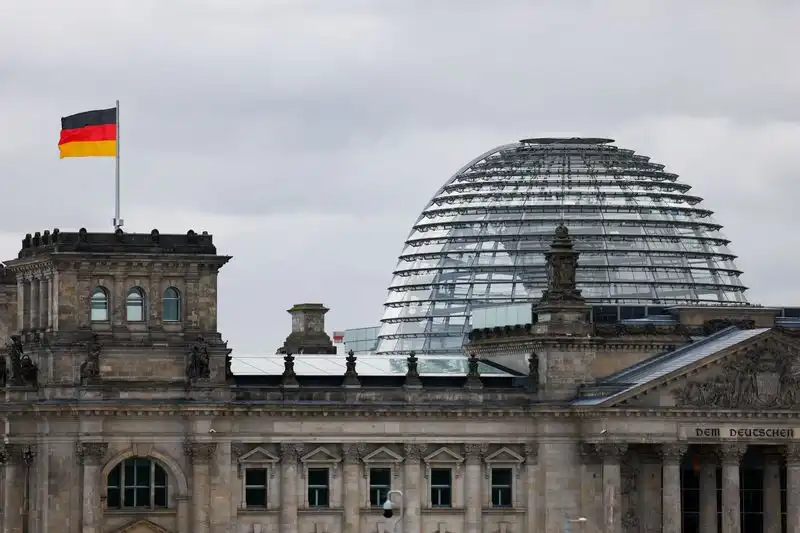 Controversia en el Bundestag: Diputado de AfD enfrenta cargos por saludo nazi