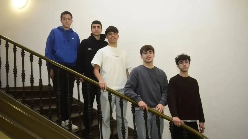 Estudiantes coruñeses ganan premio por su corto sobre la relatividad en gallego