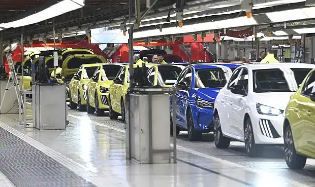 Bruselas Modifica su Estrategia Automovilística: Un Futuro para los Coches de Combustión