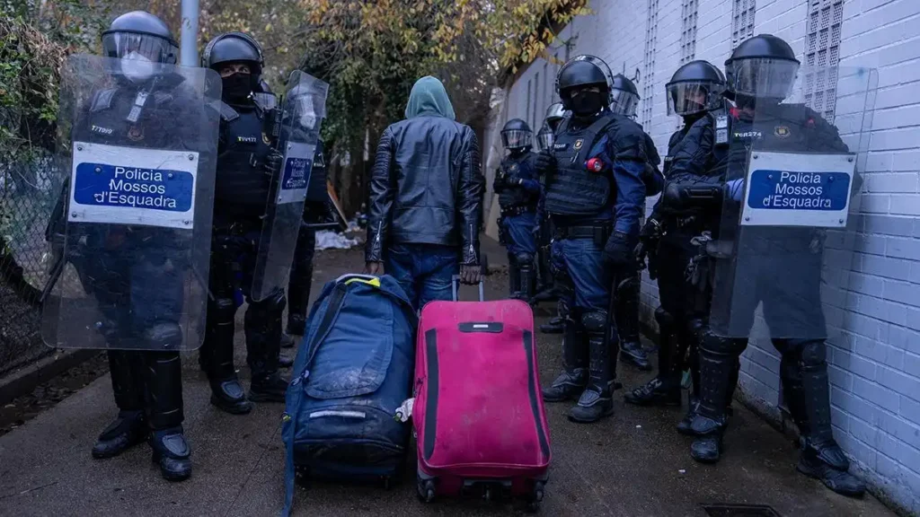 Desalojo en Badalona: La lucha de los desalojados del instituto B9